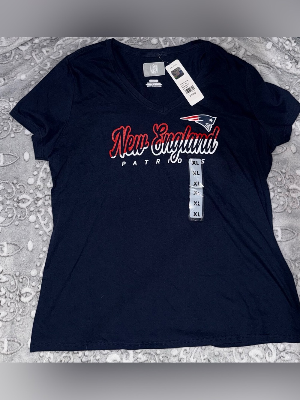 🏈 New England Patriots Women’s V-Neck T-Shirt — XL — NWT